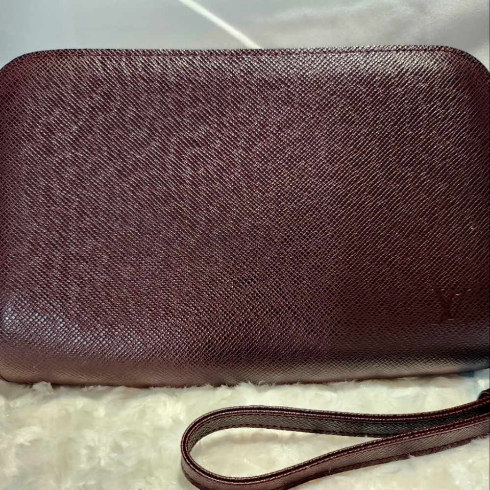Lv pochette Baikal clutch Taiga leather